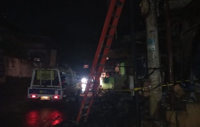 Kebakaran Hebat di Cicurug: Warung dan Pom Mini Hangus, 5 Motor Ikut Terbakar