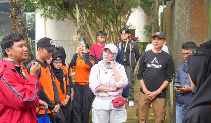 Kia Florita Ajak Warga Sukabumi Rawat Lingkungan Lewat Susur Sungai dan Restoe Bumi