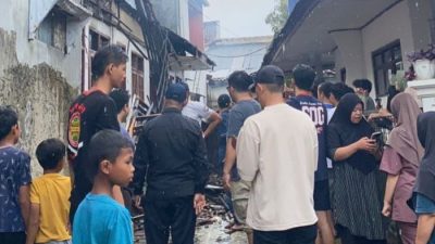 Kebakaran Hebat di Cisaat! Deretan Kontrakan Ludes, Warga Panik & Gotong Royong Padamkan Api