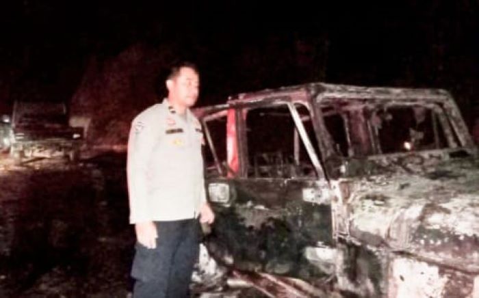 Jeep Terbakar di Waluran, Empat Penumpang Lolos dari Maut