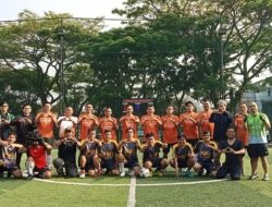 Silaturahmi Lewat Sepak Bola, Bappeda dan PWI Adu Taktik di Mini Soccer