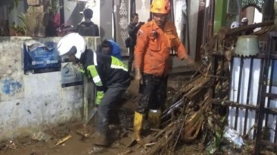 Puluhan Rumah Terendam Banjir di Karangtengah Sukabumi, Tiga Anak Diselamatkan