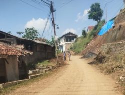 Debu Tebal Selimuti Cicurug Usai Longsor, Aktivitas Warga Terganggu