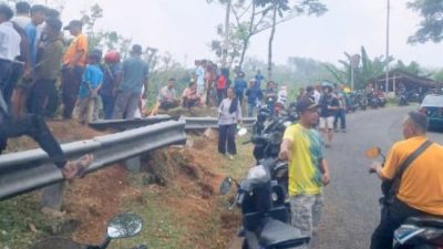 Kecelakaan di Jalur Letter S Cikidang, Truk Pupuk Terjun ke Jurang 100 Meter
