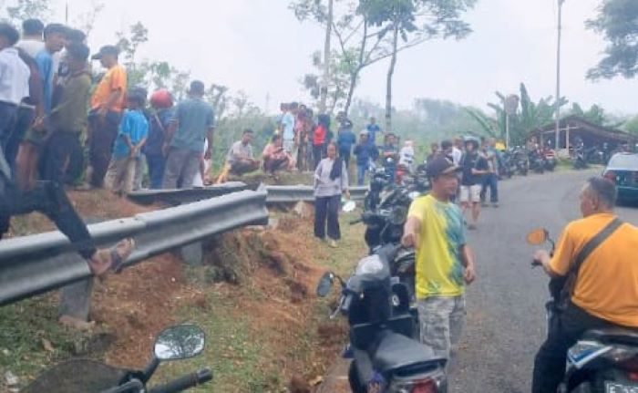 Kecelakaan di Jalur Letter S Cikidang, Truk Pupuk Terjun ke Jurang 100 Meter