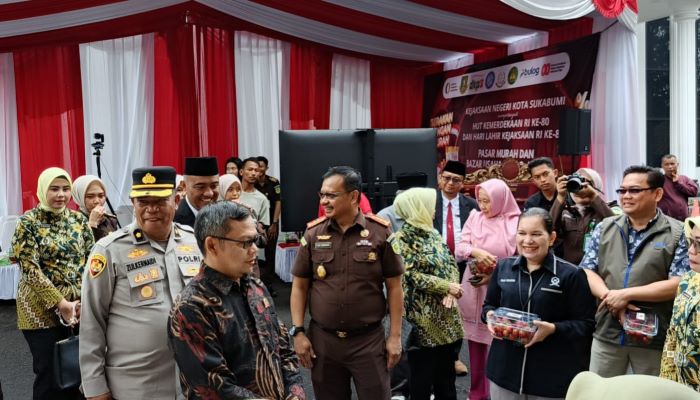 Hari Adhyaksa ke-80, Kejari Kota Sukabumi Bantu Warga Lewat Operasi Pasar