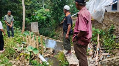 Warga Babakan Bandung Minta Pemda Perbaiki MCK dan Irigasi yang Mangkrak