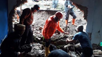 TPT Citamiang Longsor, Dua Rumah Warga Rusak Tertimpa Material