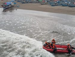 Wisatawan Asal Jakarta Hilang Terseret Ombak di Pantai Kebon Kalapa