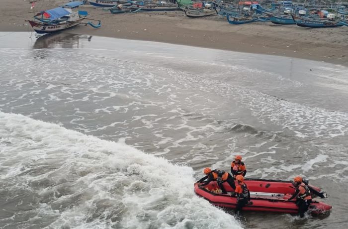 Wisatawan Asal Jakarta Hilang Terseret Ombak di Pantai Kebon Kalapa