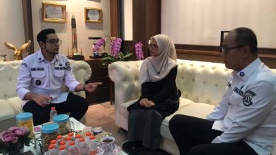 Mahasiswi Sukabumi Dapat Apresiasi Wali Kota Usai Lindungi Pedagang Saat Demo Ricuh