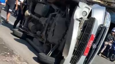 Ambulans Pemkot Terguling di Jalan Raya Cibolang, Sempat Sebabkan Kemacetan Panjang