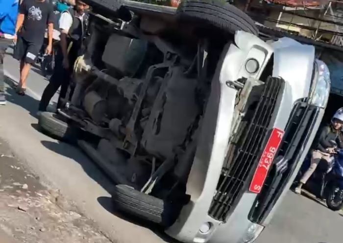 Ambulans Pemkot Terguling di Jalan Raya Cibolang, Sempat Sebabkan Kemacetan Panjang