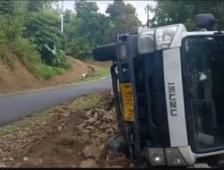 Rem Blong, Truk Pengangkut Paket Shopee Terguling di Sukabumi