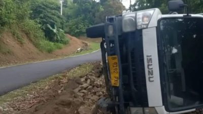 Rem Blong, Truk Pengangkut Paket Shopee Terguling di Sukabumi