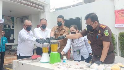 Kejari Kota Sukabumi Musnahkan Barang Bukti dari 46 Kasus yang Telah Berkekuatan Hukum Tetap