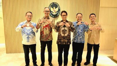 Kemenkes Kucurkan Bantuan Alat Medis untuk RSUD dan Puskesmas Sukabumi