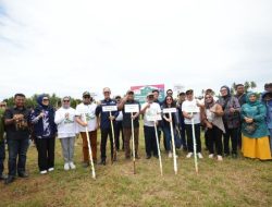 Ayep Zaki dan Rachmat Gobel Gaungkan Gerakan “Menanam Kebaikan” di Boalemo
