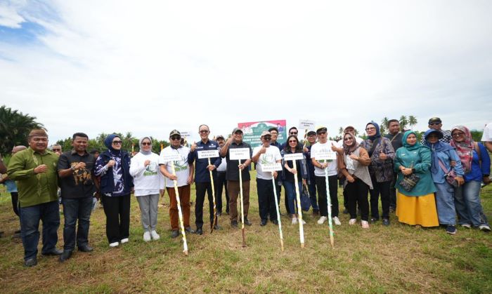 Ayep Zaki dan Rachmat Gobel Gaungkan Gerakan “Menanam Kebaikan” di Boalemo