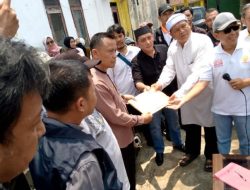 Masyarakat Babakanjaya Geruduk Kantor Desa, Tuntut Kades Mundur