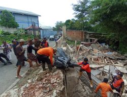 Diduga Akibat Getaran Keras, Rumah Mewah di Sukabumi Roboh Tanpa Peringatan