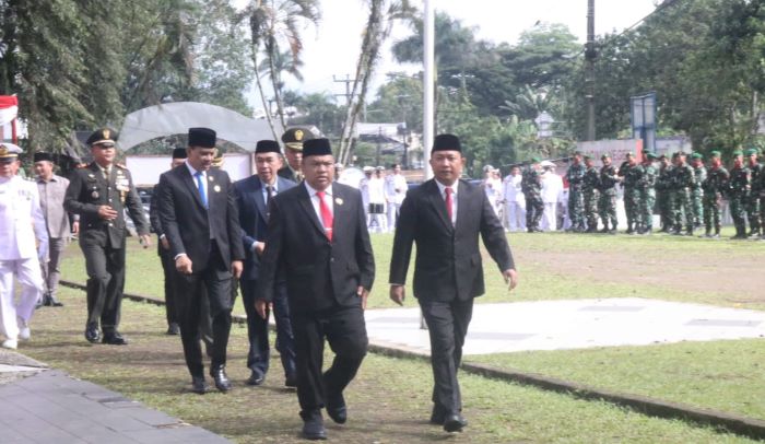 Peringatan Hari Pahlawan 2025, Bupati Sukabumi Pimpin Upacara