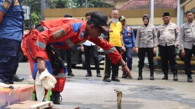 Polres Sukabumi Kota Beri Pelatihan Penanganan Kebakaran dan Hewan Liar untuk Bhabinkamtibmas