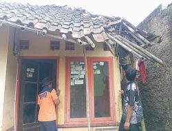 BPBD Kota Sukabumi Tangani Insiden Atap Rumah Ambruk di Lembursitu