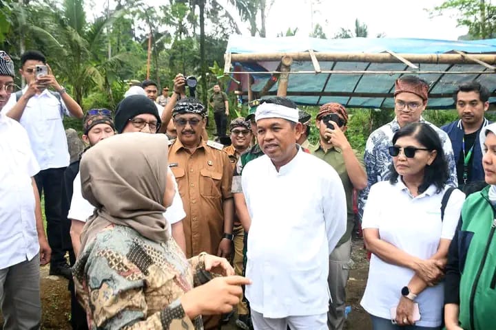Gubernur Dedi Mulyadi Tegaskan Pentingnya Pemanfaatan Listrik PLTMH Ciganas Secara Produktif