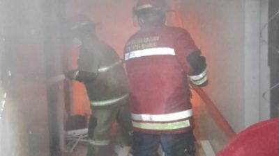 Kebakaran Hebat Hanguskan Pabrik Jamu Sari Alam, Pemadaman Berlangsung Berjam-jam