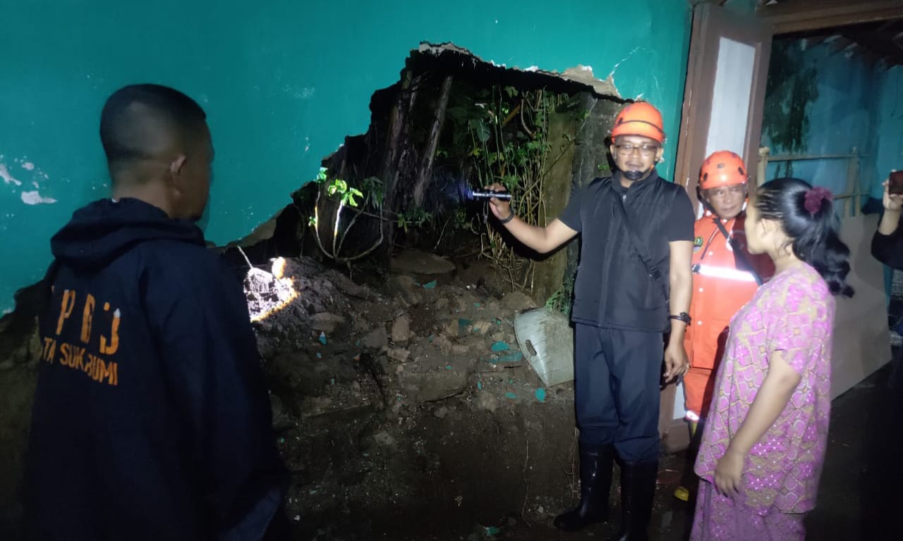 Banjir Terjadi di Beberapa Titik Kota Sukabumi Akibat Hujan Deras