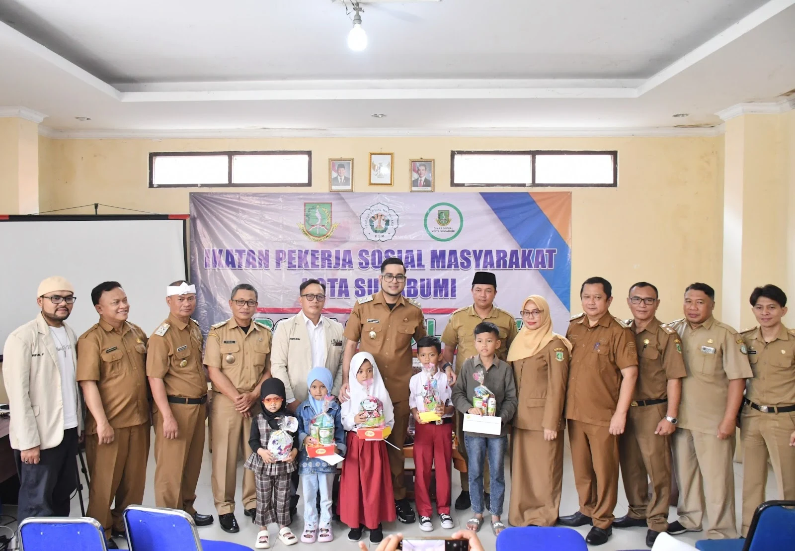 Aksi Sosial Bobby Maulana di Lembursitu: Puji Peran PSM hingga Janji Perluas Jangkauan Baksos