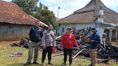 Diduga Korsleting Listrik, Rumah Lansia di Jampangtengah Terbakar