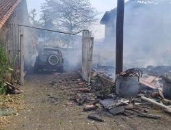 RM Parantina Sukabumi Dilalap Si Jago Merah, Api Merembet ke Mobil yang Terparkir