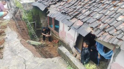 TPT Ambrol dan Atap Rumah Beterbangan, Dampak Hujan Deras Disertai Angin di Cibadak