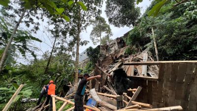 Dihantam Longsor Susulan, Pelaku UMKM Sriwedari Kehilangan Tempat Usaha