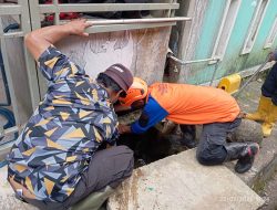 Drainase Jalan Cemerlang Meluap Akibat Sampah, BPBD Sukabumi Turun Tangan
