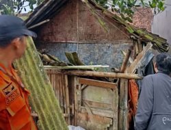Intensitas Hujan Tinggi Disertai Angin Kencang Picu Kerusakan di Beberapa Titik di Sukabumi