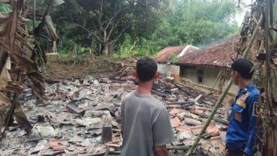 Diduga Arus Pendek Listrik, Rumah Pasutri di Bojong Lingkung Sukabumi Hangus Tak Tersisa