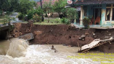 Akses Vital Terputus, Warga Ciemas Terisolasi Usai Jembatan Ambruk dan Tebing Longsor
