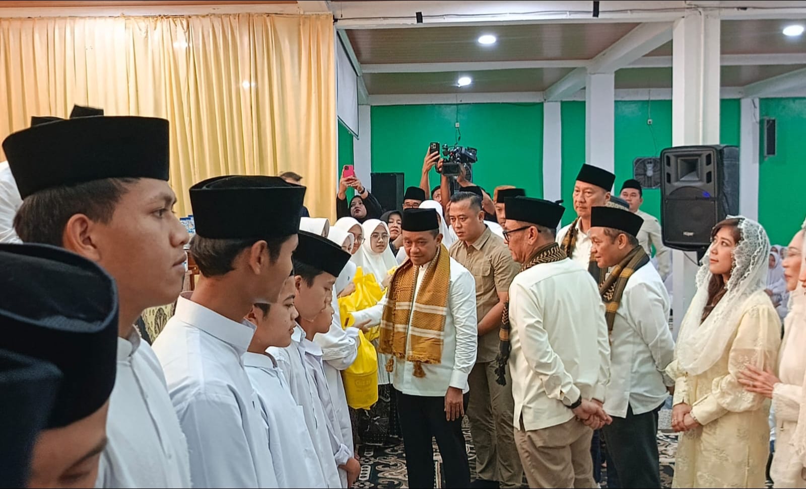 Perkuat Peran Santri, Ketum Golkar Dorong Kemandirian Ekonomi di Lingkungan Pesantren