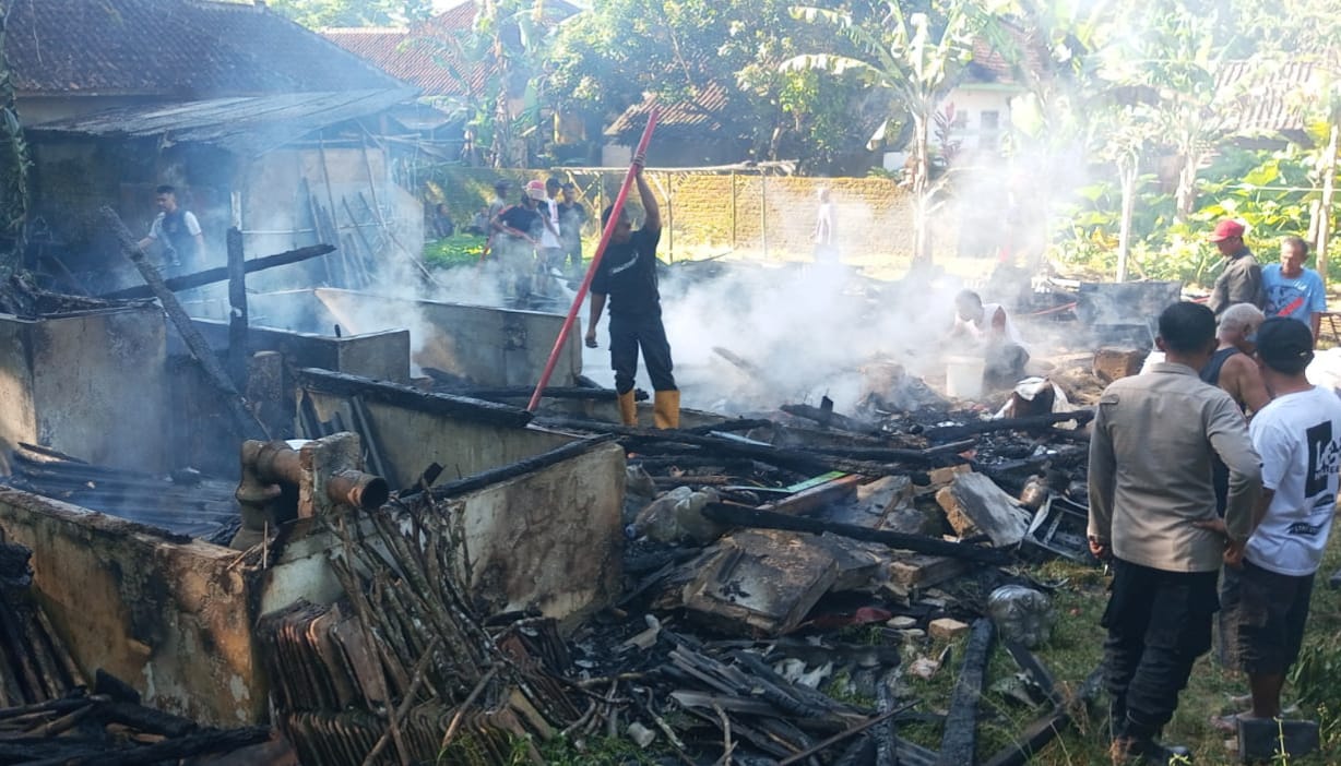 Kebakaran Hebat Melanda Surade Sukabumi, Satu Rumah Milik Warga Hangus