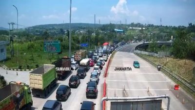 Bocimi Seksi 2 Padat Merayap, Ribuan Kendaraan Pribadi Serbu Destinasi Wisata Sukabumi Siang Ini