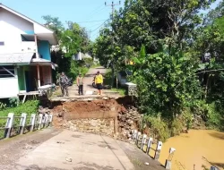 Diterjang Banjir Bandang, Jembatan Permanen di Jampangtengah Sukabumi Ambruk Malam Tadi