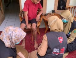 Gercep! Tim PSC 119 Sukabumi Obati Gratis Korban Jalan Rusak Ciaul Pasir Lewat Layanan Home Care