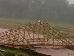 Jembatan Darurat Nyalindung Ambruk Diterjang Banjir, Akses Warga Lumpuh Total