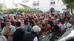 Merasa Dibohongi Janji Kampanye Walikota, RT/RW Sekota Sukabumi Gerudug DPRD