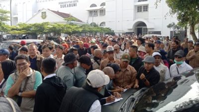 Merasa Dibohongi Janji Kampanye Walikota, RT/RW Sekota Sukabumi Gerudug DPRD
