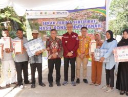 60 KK Terima Sertifikat Hak Milik di Kawasan Cipelang