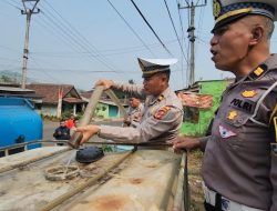 Satlantas Peduli, Warga Cikundul Terima 32 Ribu Liter Air Bersih